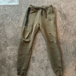 Men’s Nike tech fleece joggers size medium tall